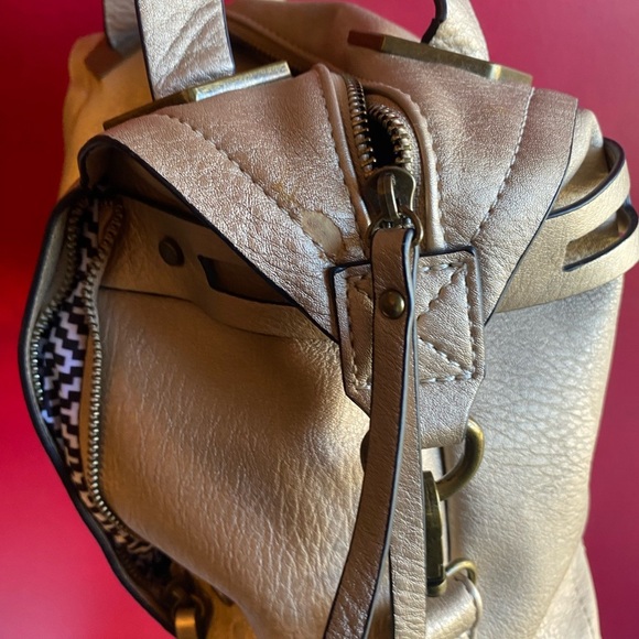 Ampere very soft Vegan Gold 3-way satchel, shoulder, crossbody holiday fun - Picture 6 of 9